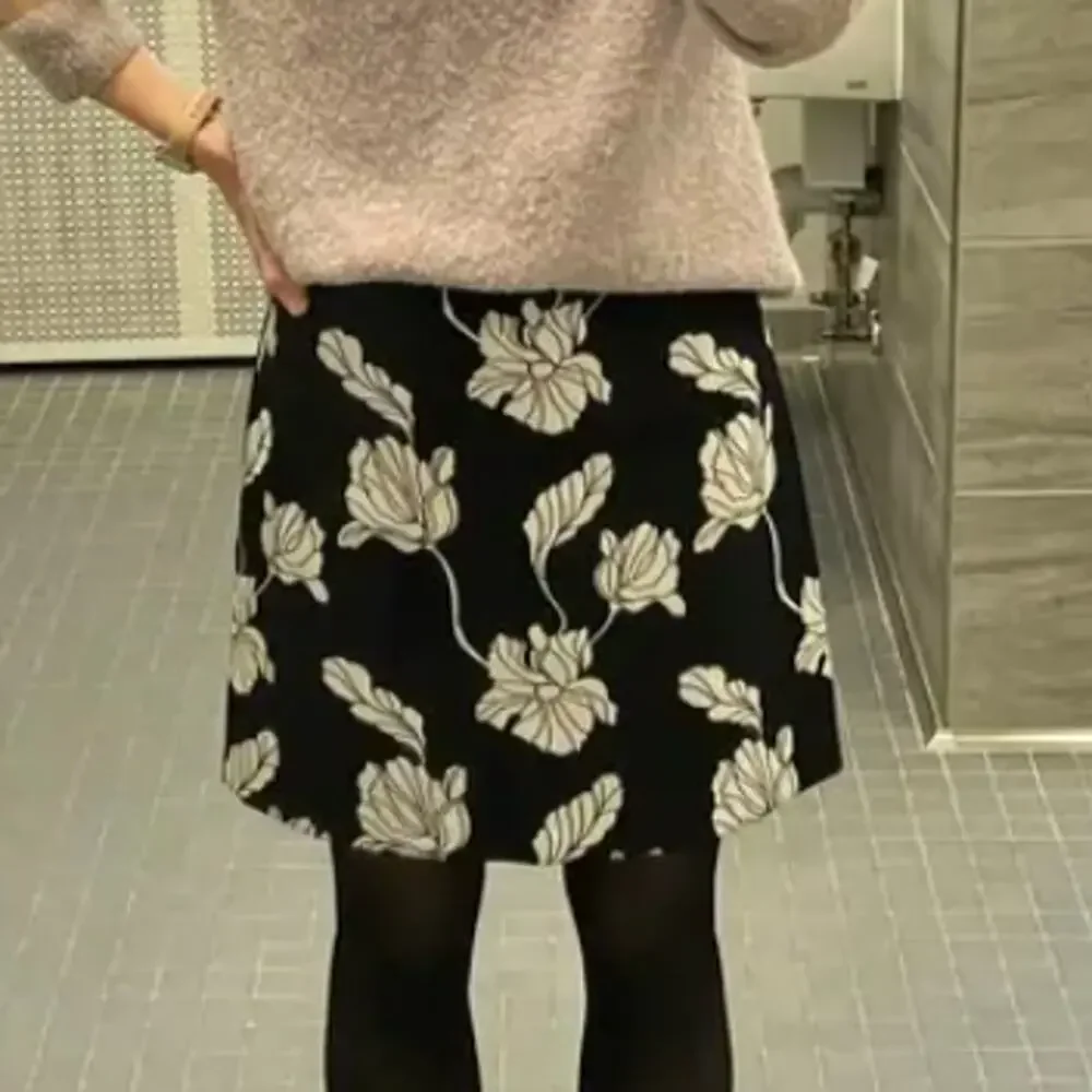 Adam Lippes Black Floral Mini Pencil Skirt Size 4 Career Polished Designer $270 - Picture 5 of 10